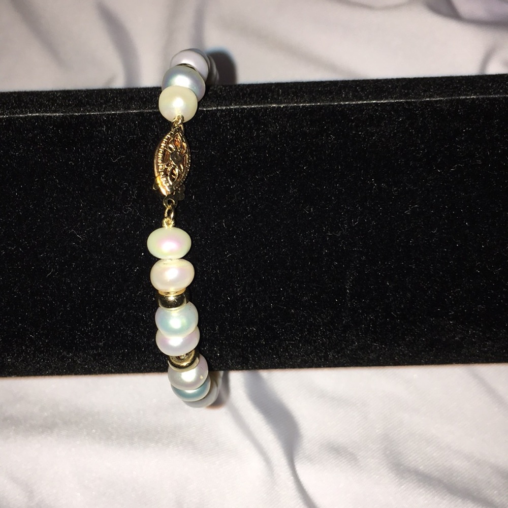 14K yellow Gold Pearl Bracelet - Picture 2 of 5